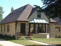 2522 N 89th St, Wauwatosa, WI 53226