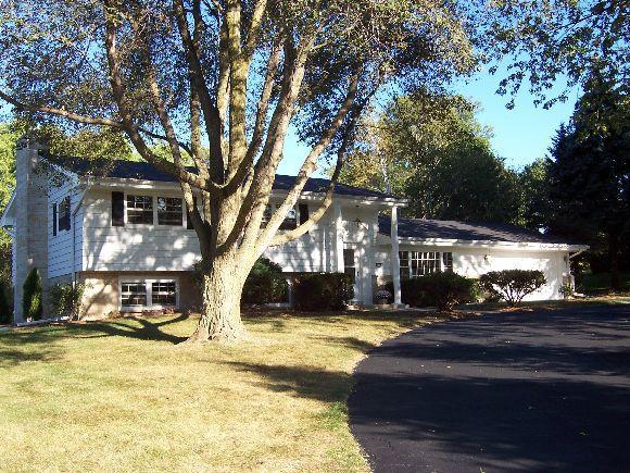 1620 Greenview Dr, Brookfield, WI 53045