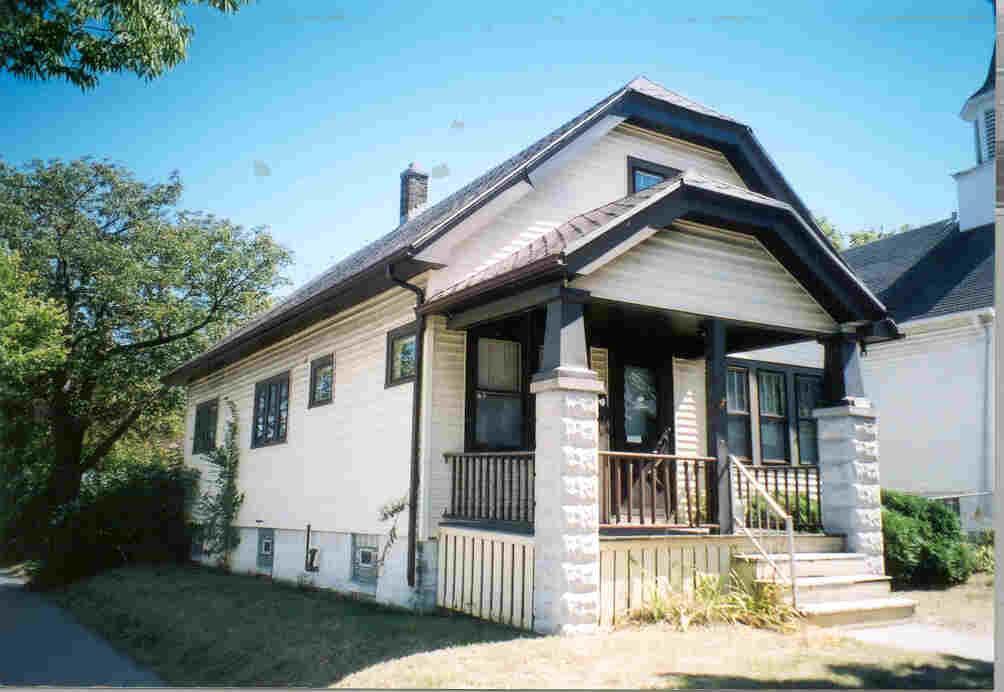 4978 N 37th St, Milwaukee, WI 53209