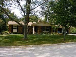 5915 Glenwood Dr., Greendale, WI 53129