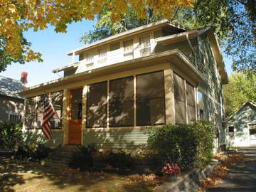 81 S Chestnut St., Oconomowoc, WI 53066