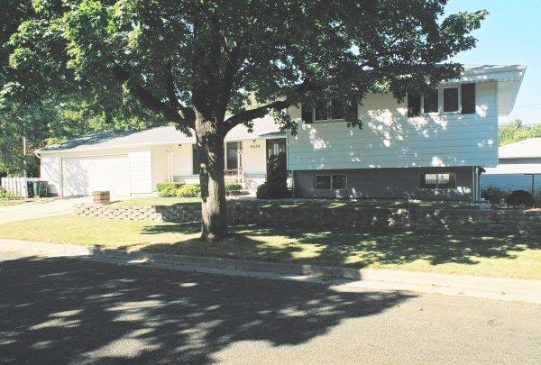 9534 W Sarasota Pl., Wauwatosa, WI 53222