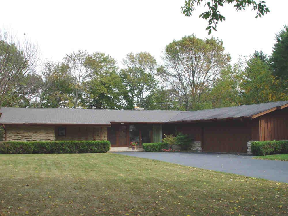 7760 N River Edge Dr., Glendale, WI 53209