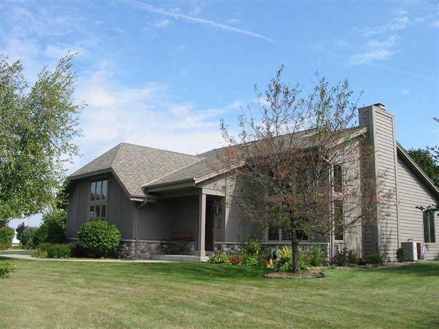 816 Clover Ct., Hartland, WI 53029