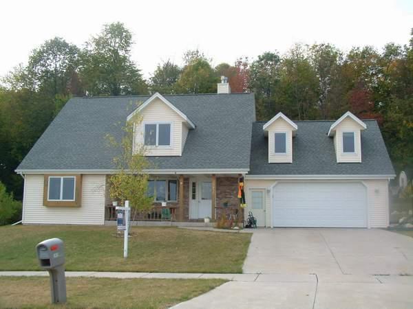 1416 Wolf Dr, West Bend, WI 53090