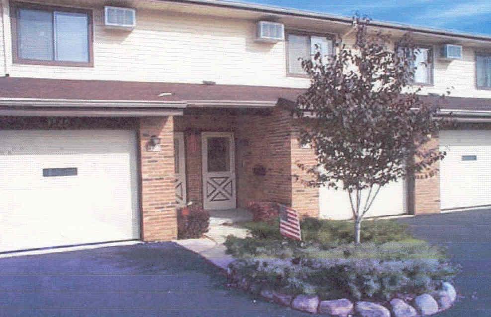 4518 S Greenridge Cir, Greenfield, WI 53220