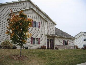 2111A Pine Ridge Ct., Grafton, WI 53024