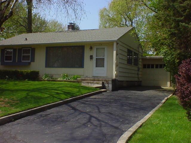 318 S Concord Rd, Oconomowoc, WI 53066