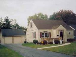 11123 W Godsell Ave, Hales Corners, WI 53130