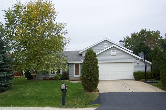2744 Stonebridge Dr., Caledonia, WI 53404