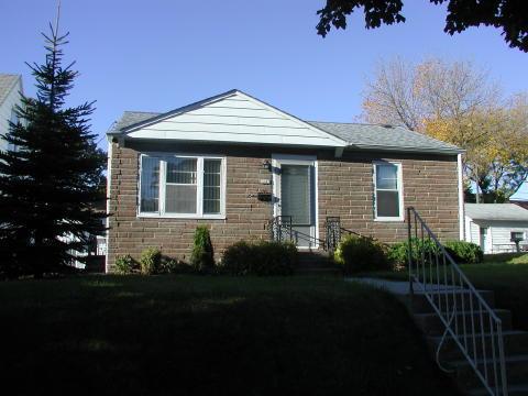 3249 W Lakefield Dr., Milwaukee, WI 53215