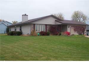 630 E Deer Ridge Ct., Oak Creek, WI 53154