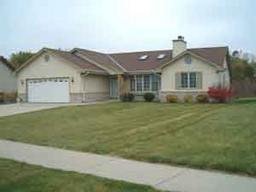 8727 S Fieldpointe Dr., Oak Creek, WI 53154