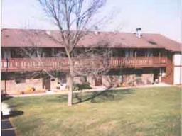 1356 Greenhedge Rd #C8, Pewaukee, WI 53072