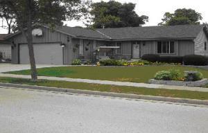 1515 Cherrywood Dr., Waukesha, WI 53188