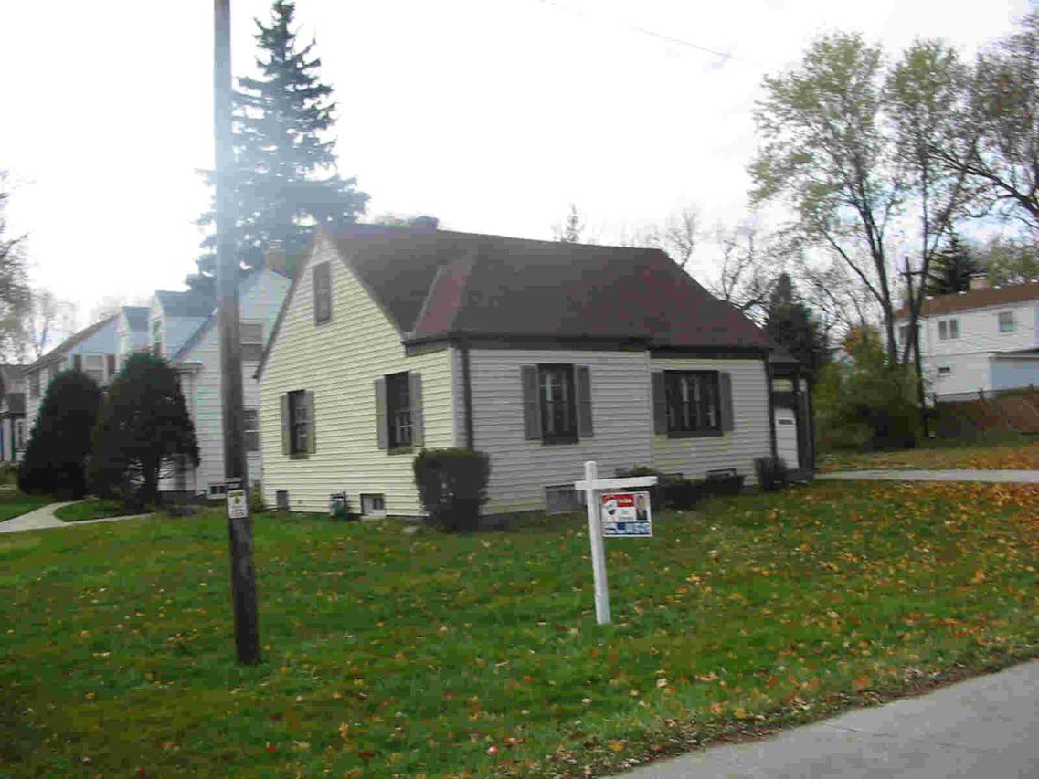 11211 W Parnell, Hales Corners, WI 53130