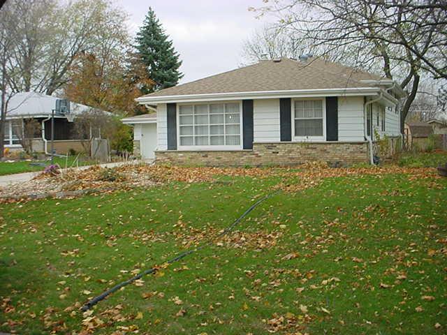 3024 N 122nd St, Wauwatosa, WI 53222