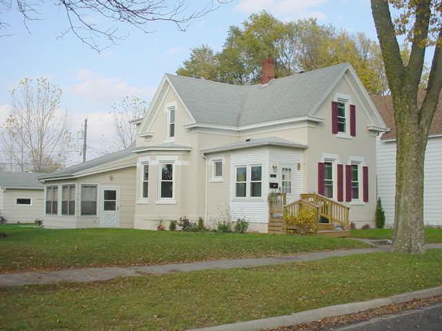 1323 Winnebago St, La Crosse, WI 54601