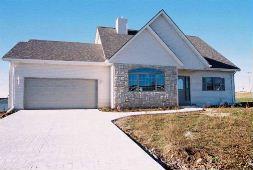 3881 Riegle Ct, Hartford, WI 53086