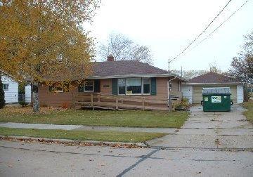 1716 S 25th St., Manitowoc, WI 54220