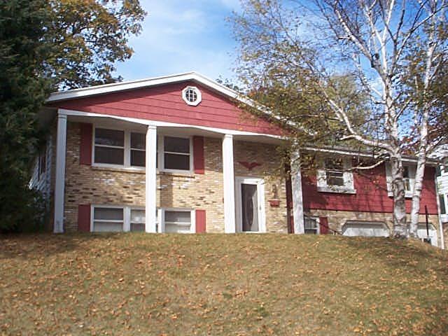 1160 Downing Dr, Waukesha, WI 53186