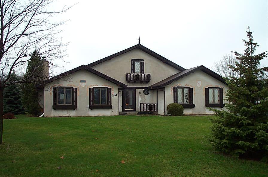 10912 Webster Ct, Wauwatosa, WI 53222