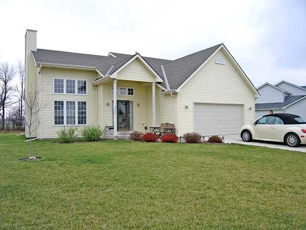 2207 Parkway Dr., Caledonia, WI 53402