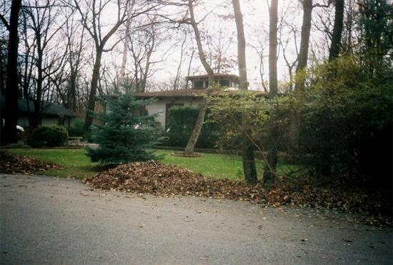 94 Medinah Ln., Fontana, WI 53125