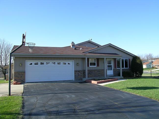 1448 Buttercup Ct, West Bend, WI 53090