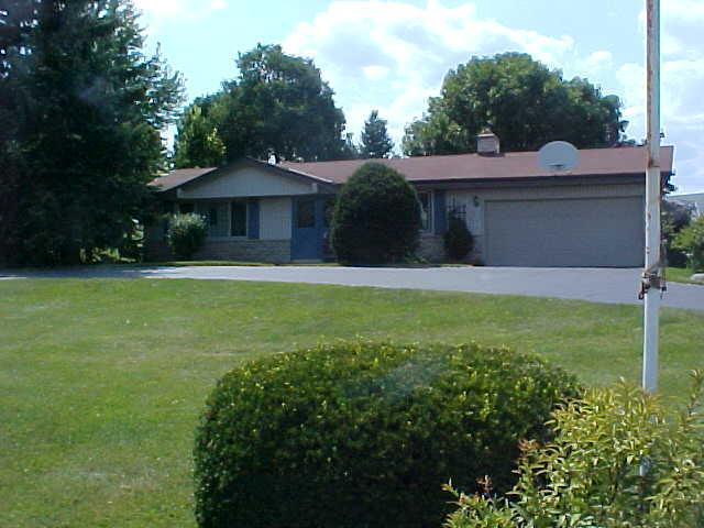 W251S3779 Rickert Dr., Waukesha, WI 53189