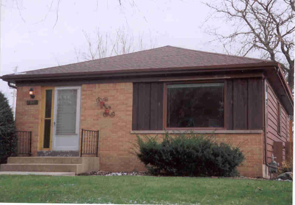 6462 N Pine Shore Dr., Glendale, WI 53209