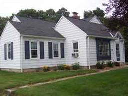 996 N 115th St, Wauwatosa, WI 53226