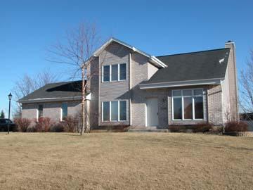 3332 E Debbie Dr., Oak Creek, WI 53154