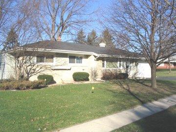6022 Oakwood Ln., Greendale, WI 53129