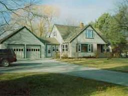 9927 N Port Washington La, Mequon, WI 53092