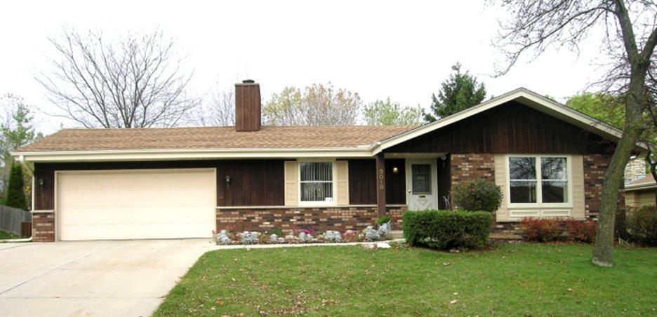 3018 W Briarwood Dr., Franklin, WI 53132