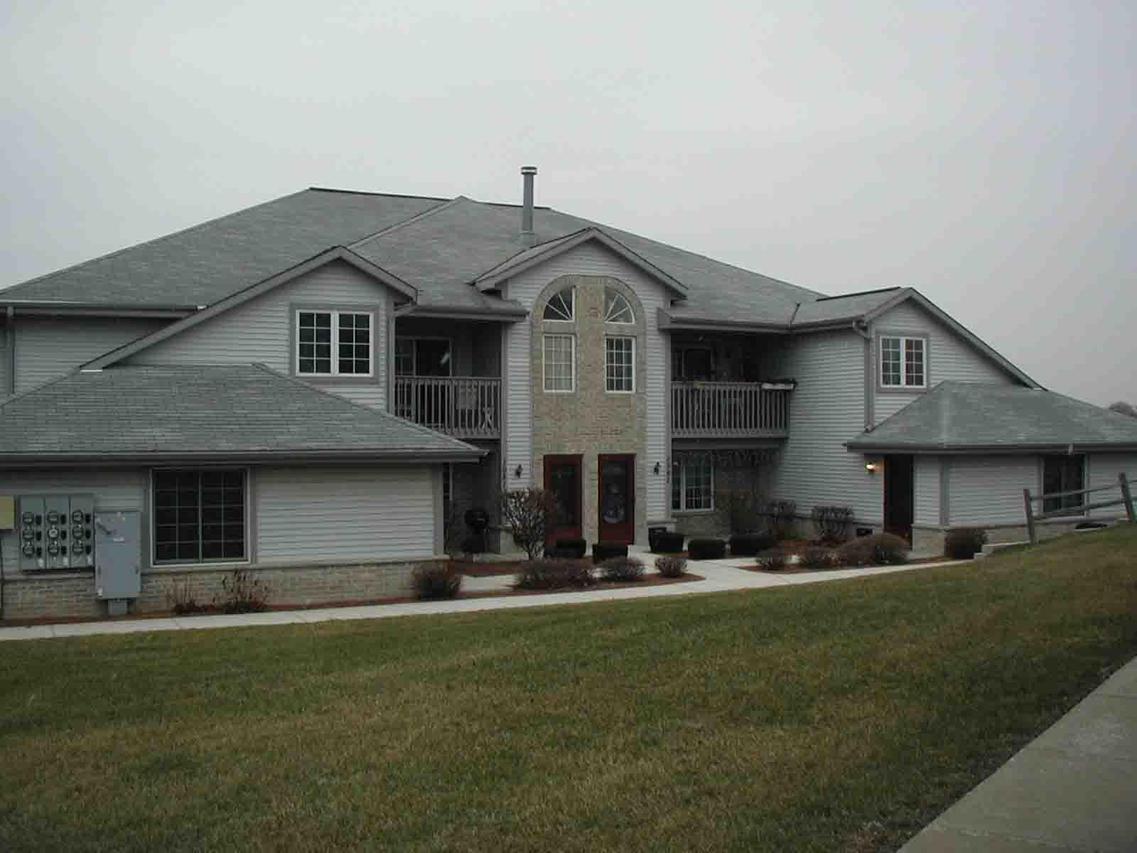 1081 Quinlan Dr. #UNIT F, Pewaukee, WI 53072