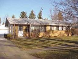 6012 Oakwood Ln West, Greendale, WI 53129