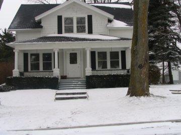 425 S 8th Ave., West Bend, WI 53095