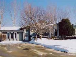 352 Stone Ct, Pewaukee, WI 53072