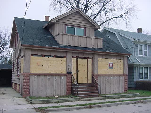 2008 Lawn St., Racine, WI 53404