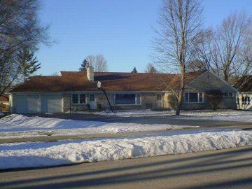 212 Westminster Dr., Waukesha, WI 53186