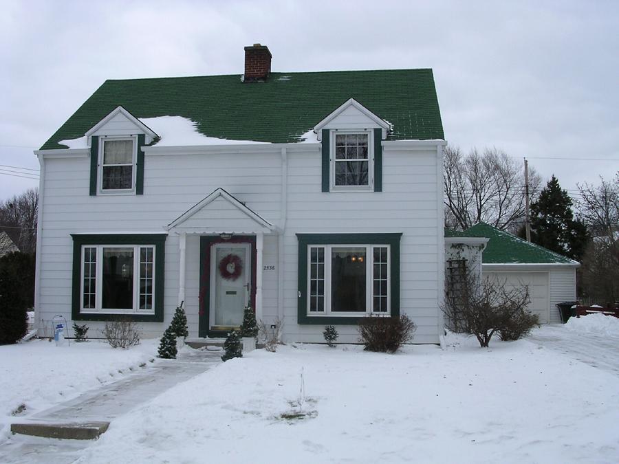 2536 N 94th St., Wauwatosa, WI 53226