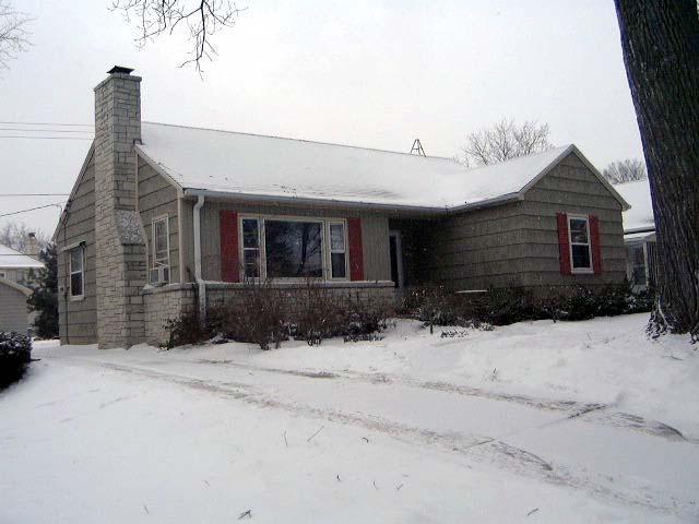 2343 N 80th St, Wauwatosa, WI 53213