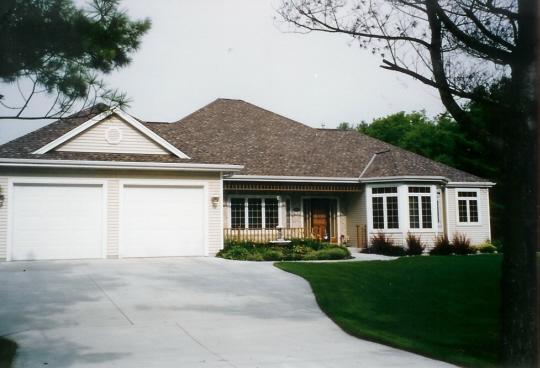 225 Park St, Adell, WI 53001