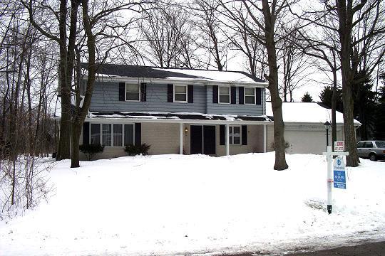 621 Kentwood Dr, Caledonia, WI 53402