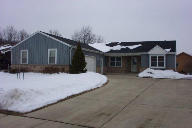 604 Briarknoll Ct., Saukville, WI 53080