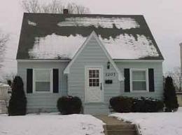 2207 S 14th St, La Crosse, WI 54601