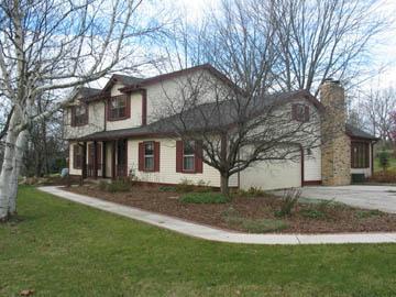 W253S4231 Leslie Ln., Waukesha, WI 53189