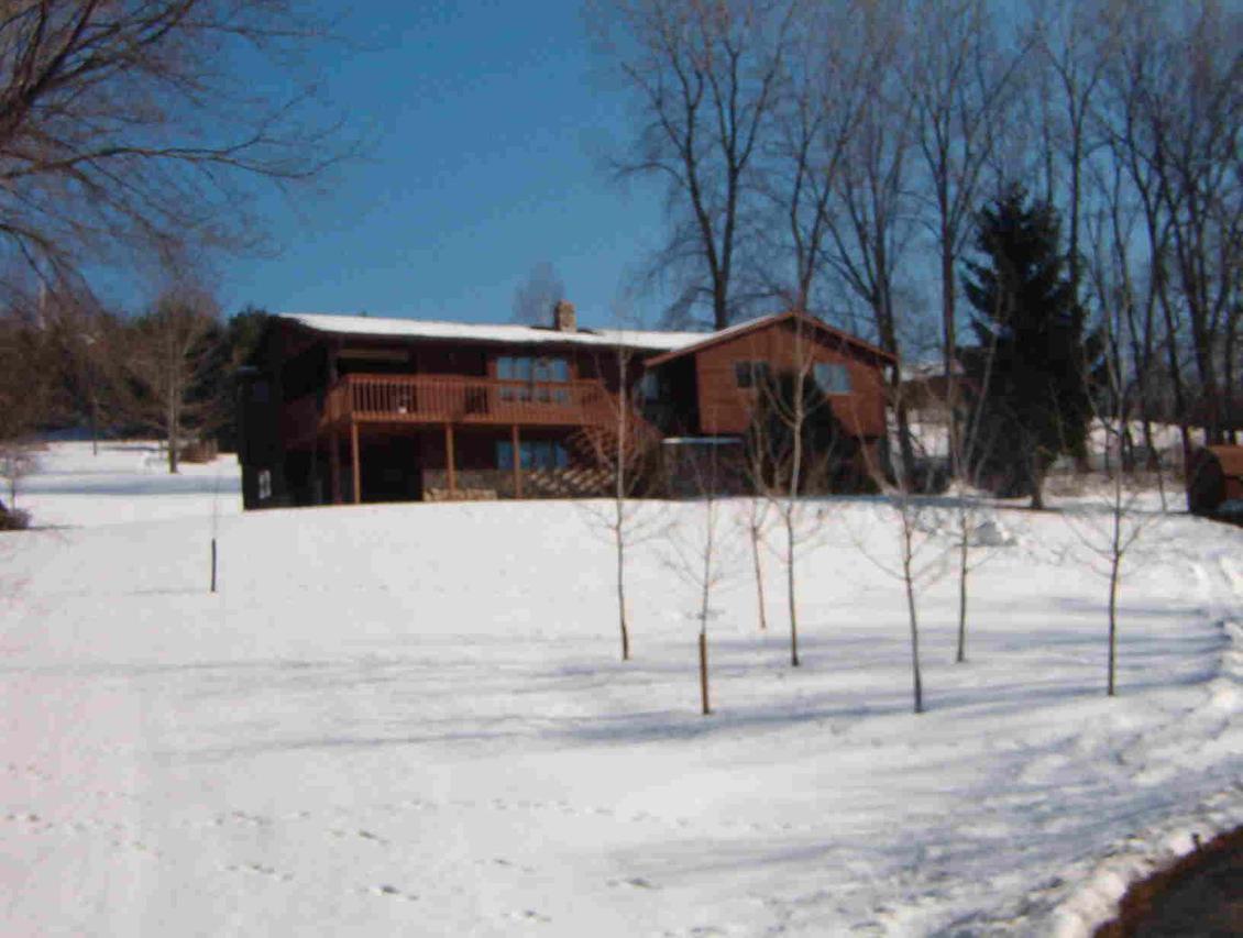 N6078 Apple Valley Rd., Onalaska, WI 54650